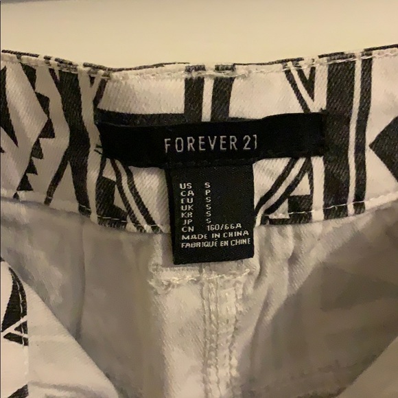 Patterned Shorts - Picture 2 of 3